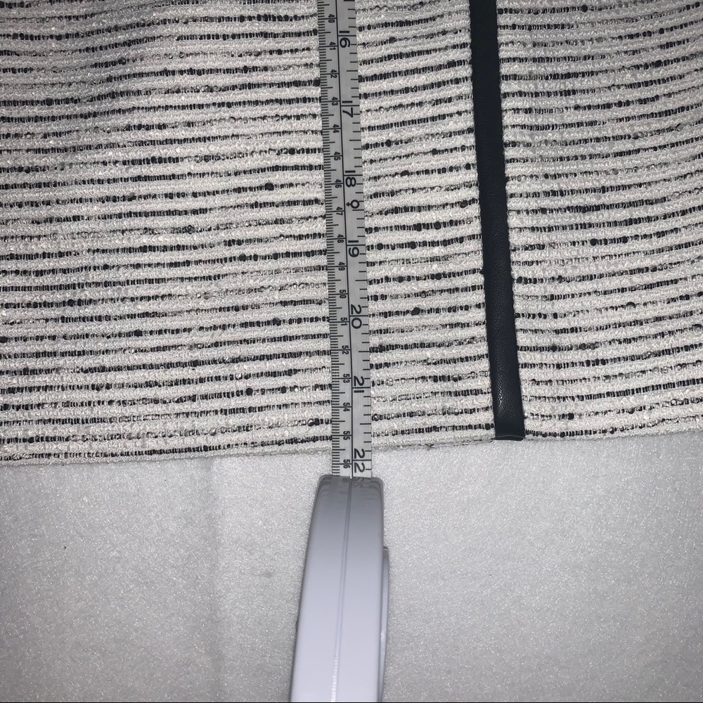 Karl Lagerfeld Paris Skirt sz 2 - Picture 2 of 6